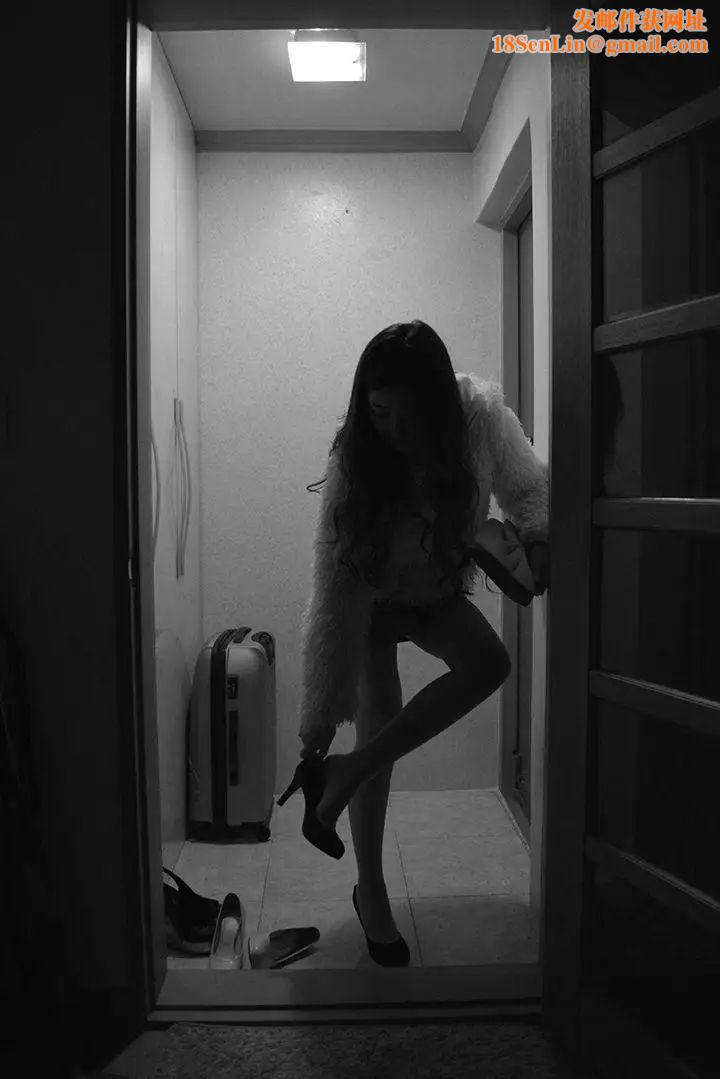 意外的邂逅[真人漫画]第4话-紧身裙配黑丝袜