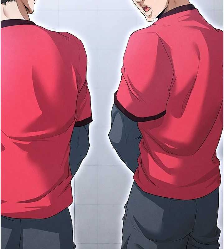 足球型男脱单指南第10话-厕所内练等