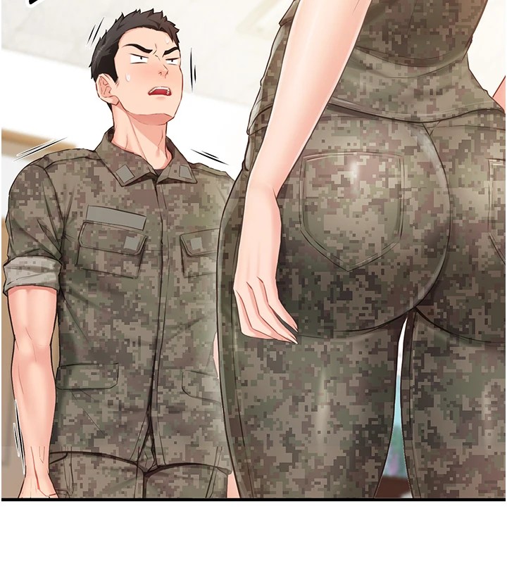 报告女班长:一根突起第1话-女军部队唯一的男兵