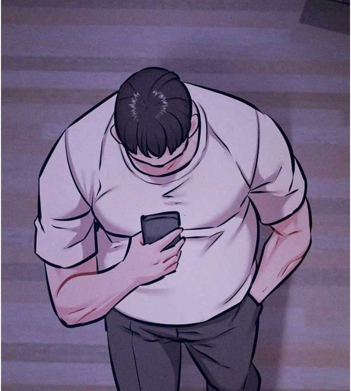 选手村:母猪调教第40話-同時插入兩個洞…