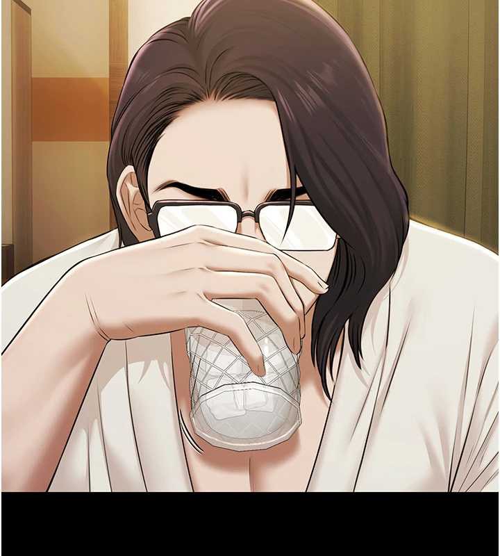 极乐泳池趴第7話-嫩妹雨夜主動獻身